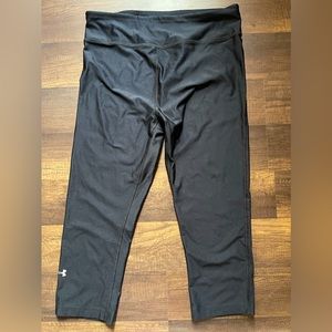 Women’s Under Armor crop leggings size medium heat gear